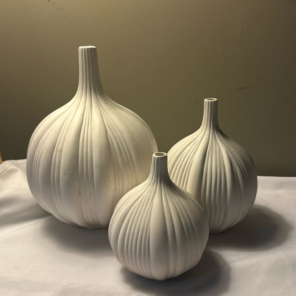 Garlic shape ceramic vase